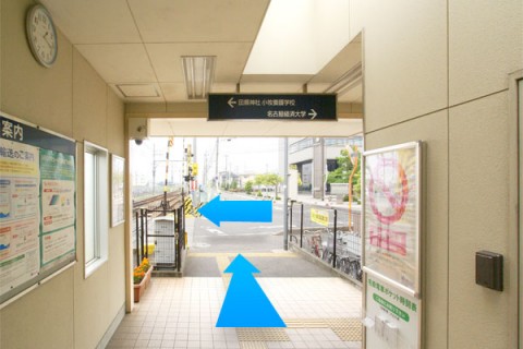 駅から出たところ